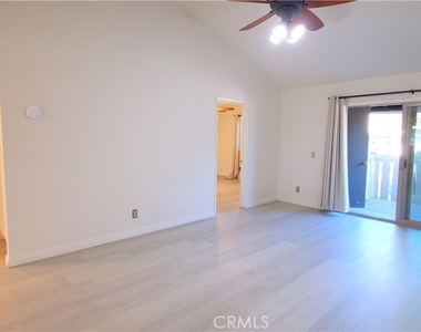 960 E Bonita Avenue - Photo Thumbnail 8