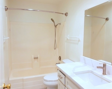 960 E Bonita Avenue - Photo Thumbnail 15