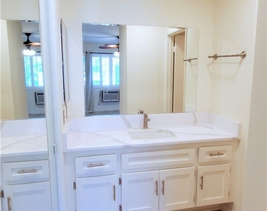 960 E Bonita Avenue - Photo Thumbnail 11
