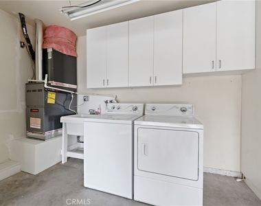 2095 Silver Oak Way - Photo Thumbnail 32