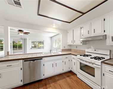 2095 Silver Oak Way - Photo Thumbnail 11