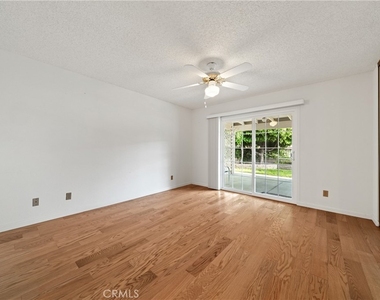 2095 Silver Oak Way - Photo Thumbnail 17