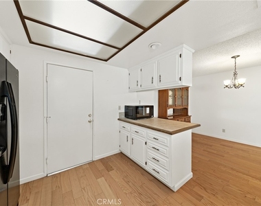 2095 Silver Oak Way - Photo Thumbnail 12