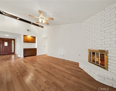 2095 Silver Oak Way - Photo Thumbnail 5