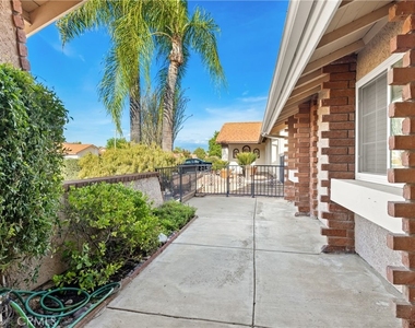 2095 Silver Oak Way - Photo Thumbnail 1