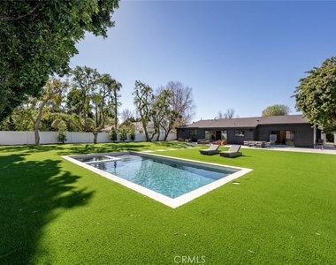 8960 Oak Park Avenue - Photo Thumbnail 57