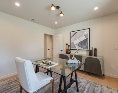 8960 Oak Park Avenue - Photo Thumbnail 19