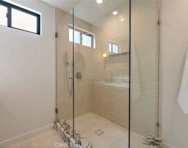 8960 Oak Park Avenue - Photo Thumbnail 26