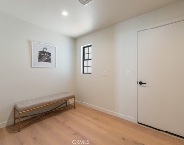 8960 Oak Park Avenue - Photo Thumbnail 60