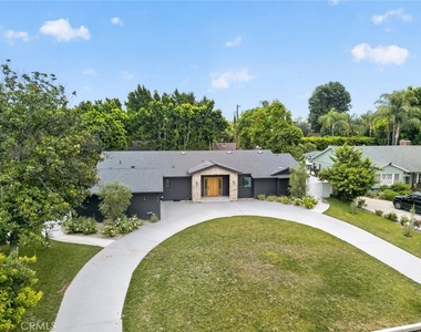 8960 Oak Park Avenue - Photo Thumbnail 1