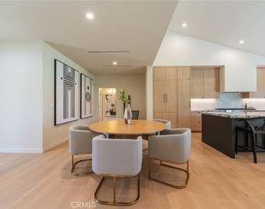 8960 Oak Park Avenue - Photo Thumbnail 39
