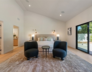 8960 Oak Park Avenue - Photo Thumbnail 43