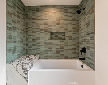 8960 Oak Park Avenue - Photo Thumbnail 35
