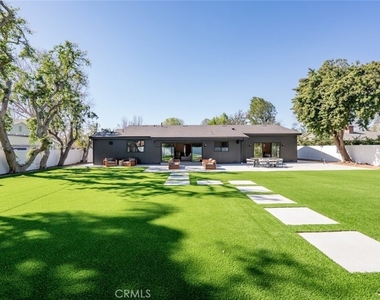 8960 Oak Park Avenue - Photo Thumbnail 58