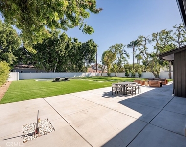 8960 Oak Park Avenue - Photo Thumbnail 59