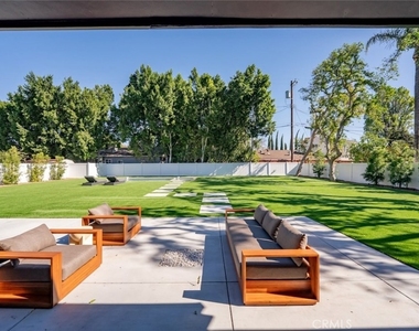 8960 Oak Park Avenue - Photo Thumbnail 54