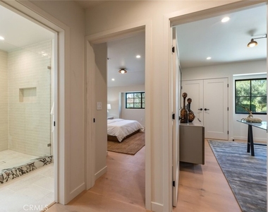 8960 Oak Park Avenue - Photo Thumbnail 38