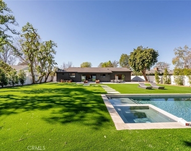 8960 Oak Park Avenue - Photo Thumbnail 56