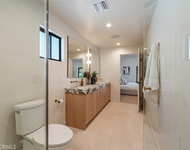 8960 Oak Park Avenue - Photo Thumbnail 50