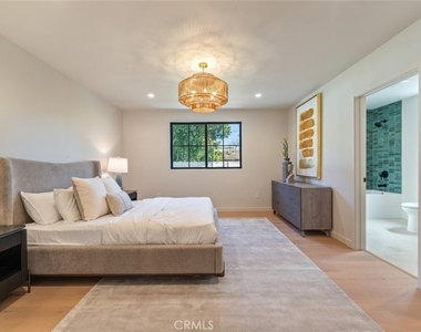 8960 Oak Park Avenue - Photo Thumbnail 28