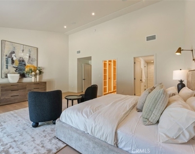 8960 Oak Park Avenue - Photo Thumbnail 53