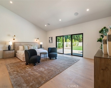 8960 Oak Park Avenue - Photo Thumbnail 42