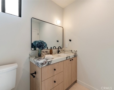 8960 Oak Park Avenue - Photo Thumbnail 36
