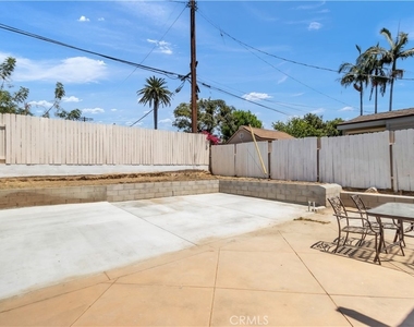16433 Kingsbury Street - Photo Thumbnail 22