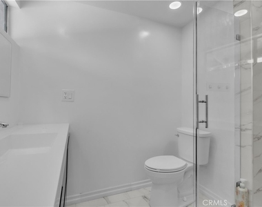 16433 Kingsbury Street - Photo Thumbnail 17