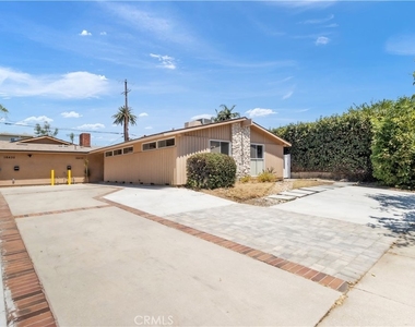 16433 Kingsbury Street - Photo Thumbnail 1