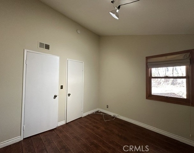 22137 Burbank - Photo Thumbnail 16