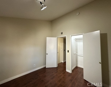 22137 Burbank - Photo Thumbnail 17