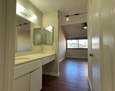 22137 Burbank - Photo Thumbnail 30