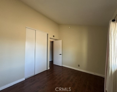 22137 Burbank - Photo Thumbnail 20