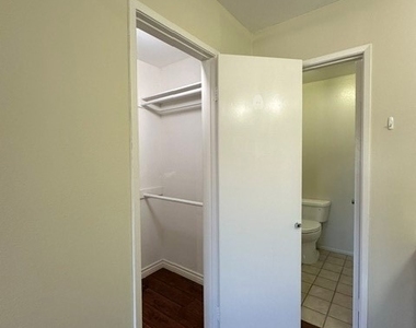 22137 Burbank - Photo Thumbnail 26