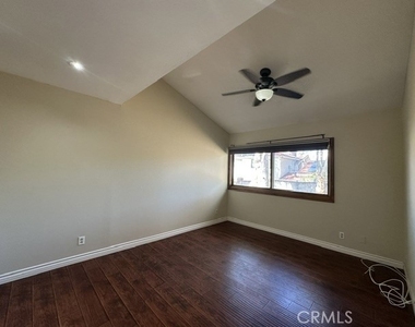 22137 Burbank - Photo Thumbnail 23
