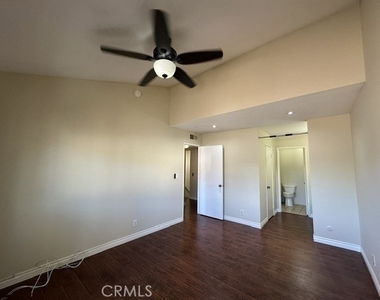 22137 Burbank - Photo Thumbnail 24