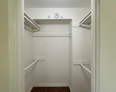 22137 Burbank - Photo Thumbnail 27