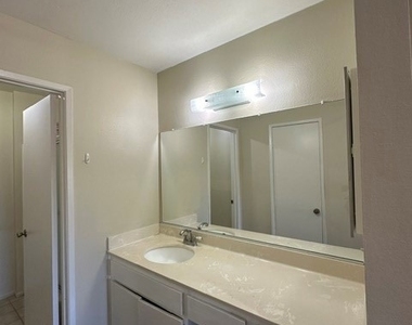 22137 Burbank - Photo Thumbnail 25