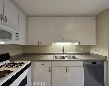 22137 Burbank - Photo Thumbnail 9