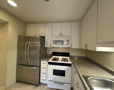 22137 Burbank - Photo Thumbnail 7