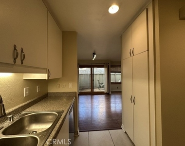 22137 Burbank - Photo Thumbnail 8
