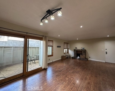 22137 Burbank - Photo Thumbnail 14