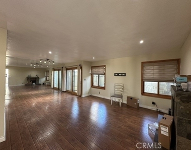 22137 Burbank - Photo Thumbnail 3