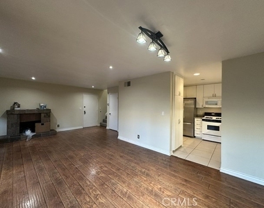 22137 Burbank - Photo Thumbnail 5