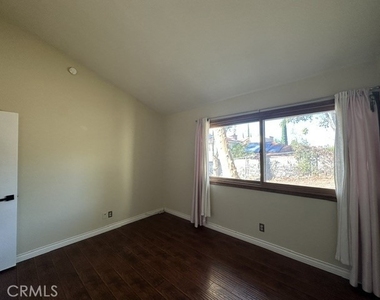 22137 Burbank - Photo Thumbnail 21