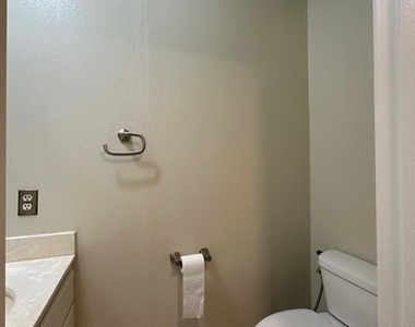 22137 Burbank - Photo Thumbnail 12