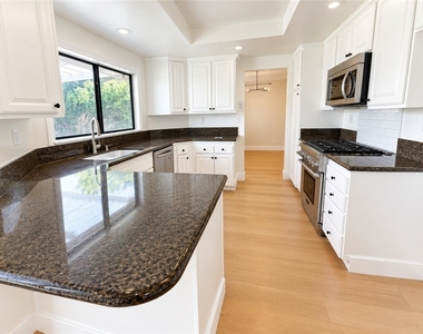 6691 Summerhill Court - Photo Thumbnail 8