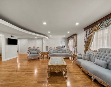 10544 Camarillo Street - Photo Thumbnail 8