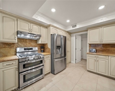 10544 Camarillo Street - Photo Thumbnail 16